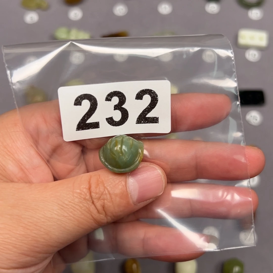 未镶嵌蛇纹石玉颈饰铁***团微瑕不退不换