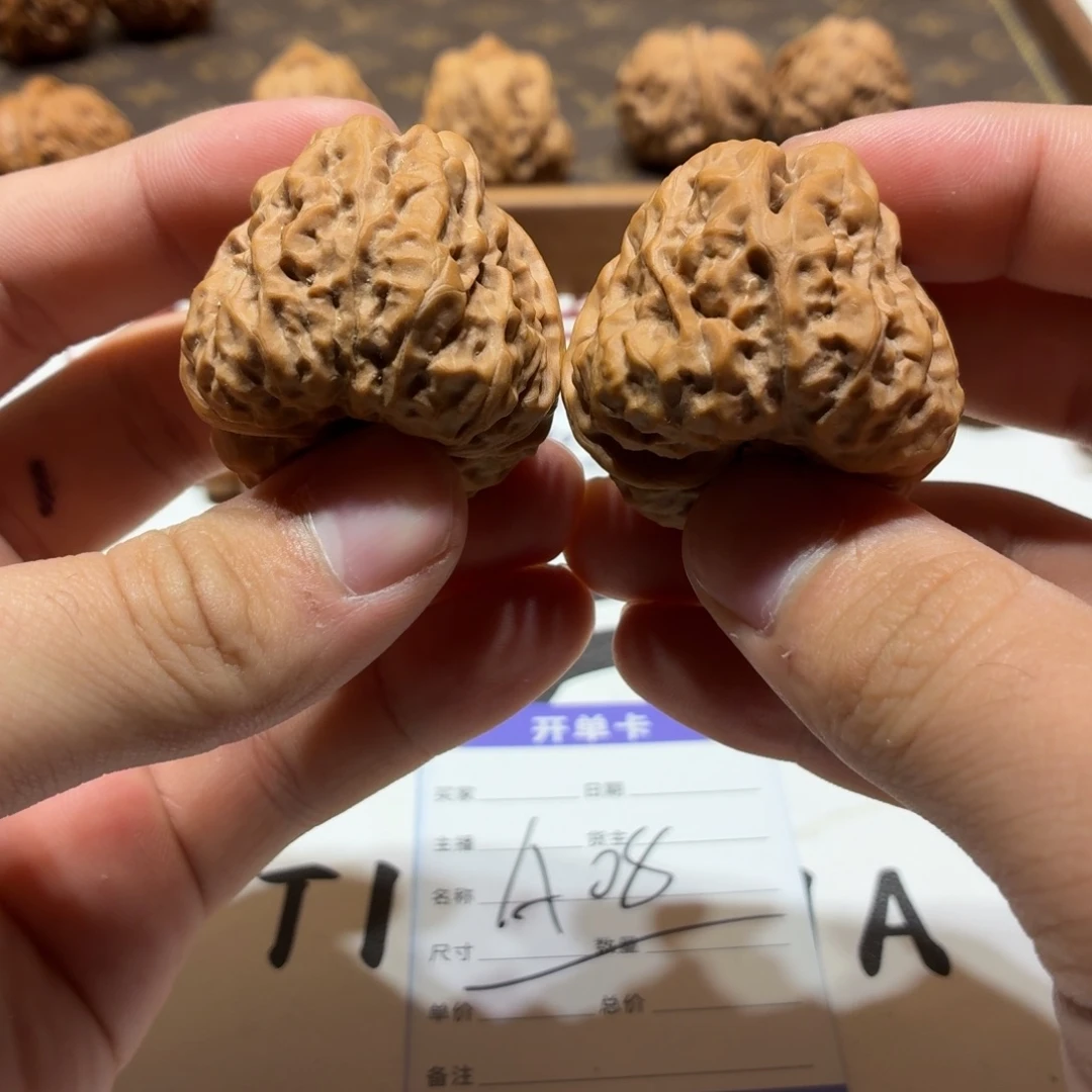 青***子文玩核桃把件蛤蟆头A08