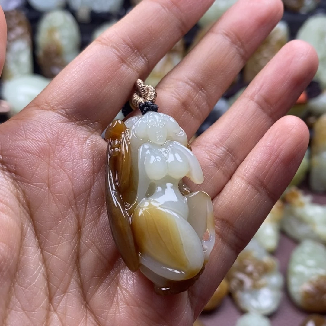 吊坠(不含链)未镶嵌和田玉（糖玉）伞*