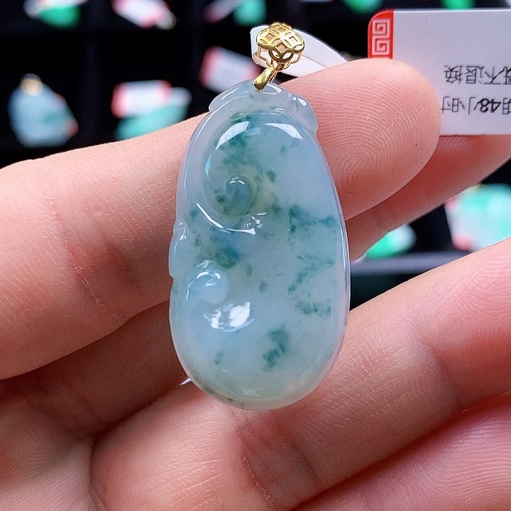 颈饰18K金镶嵌翡翠