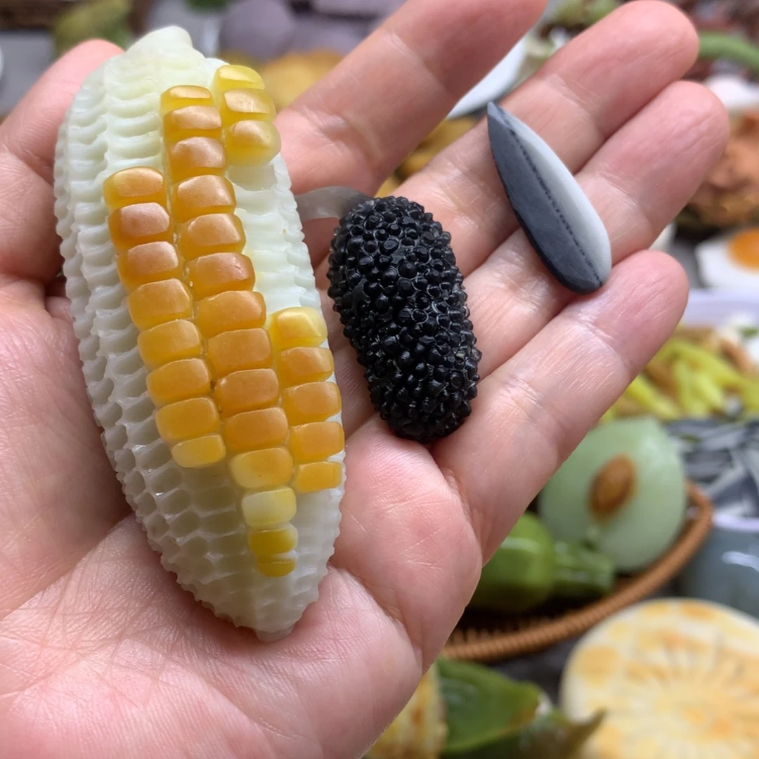 蛇纹石玉未镶嵌摆件橙**鱼