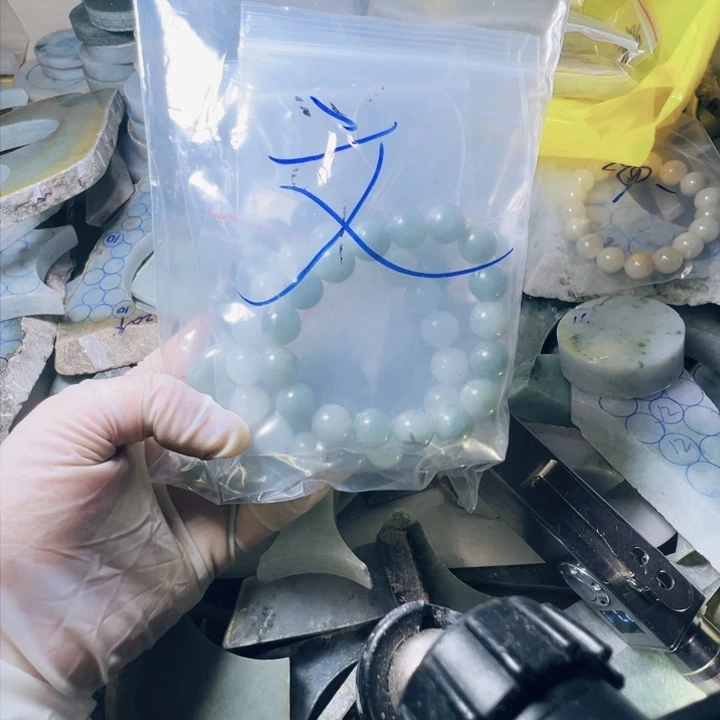 颈饰未镶嵌翡翠斯***匪