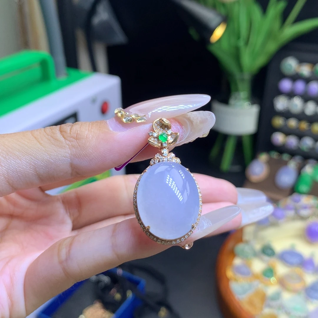 翡翠18K金镶嵌颈饰