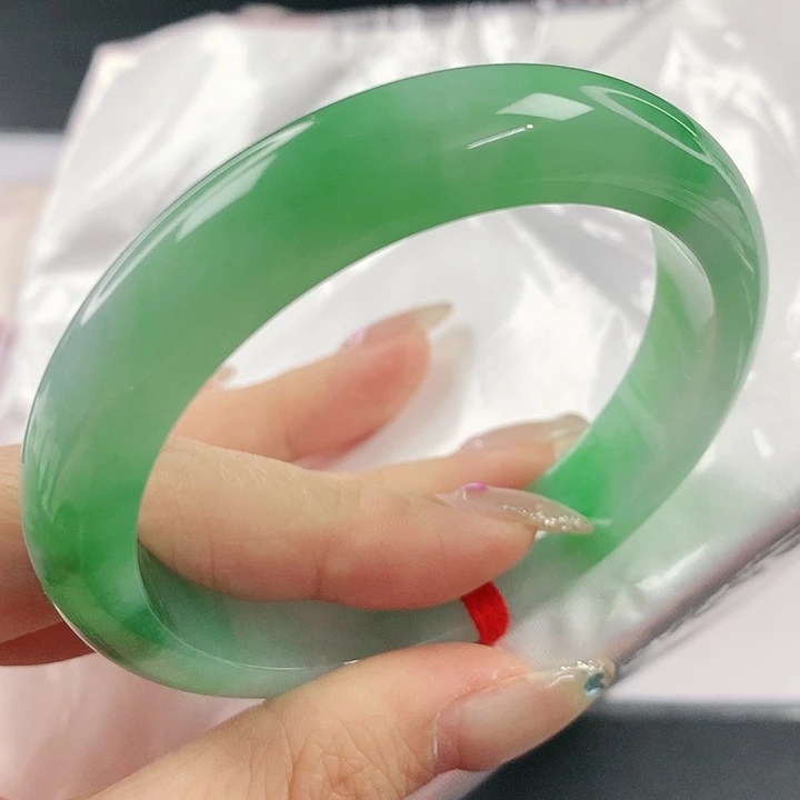 未镶嵌手镯翡翠，897