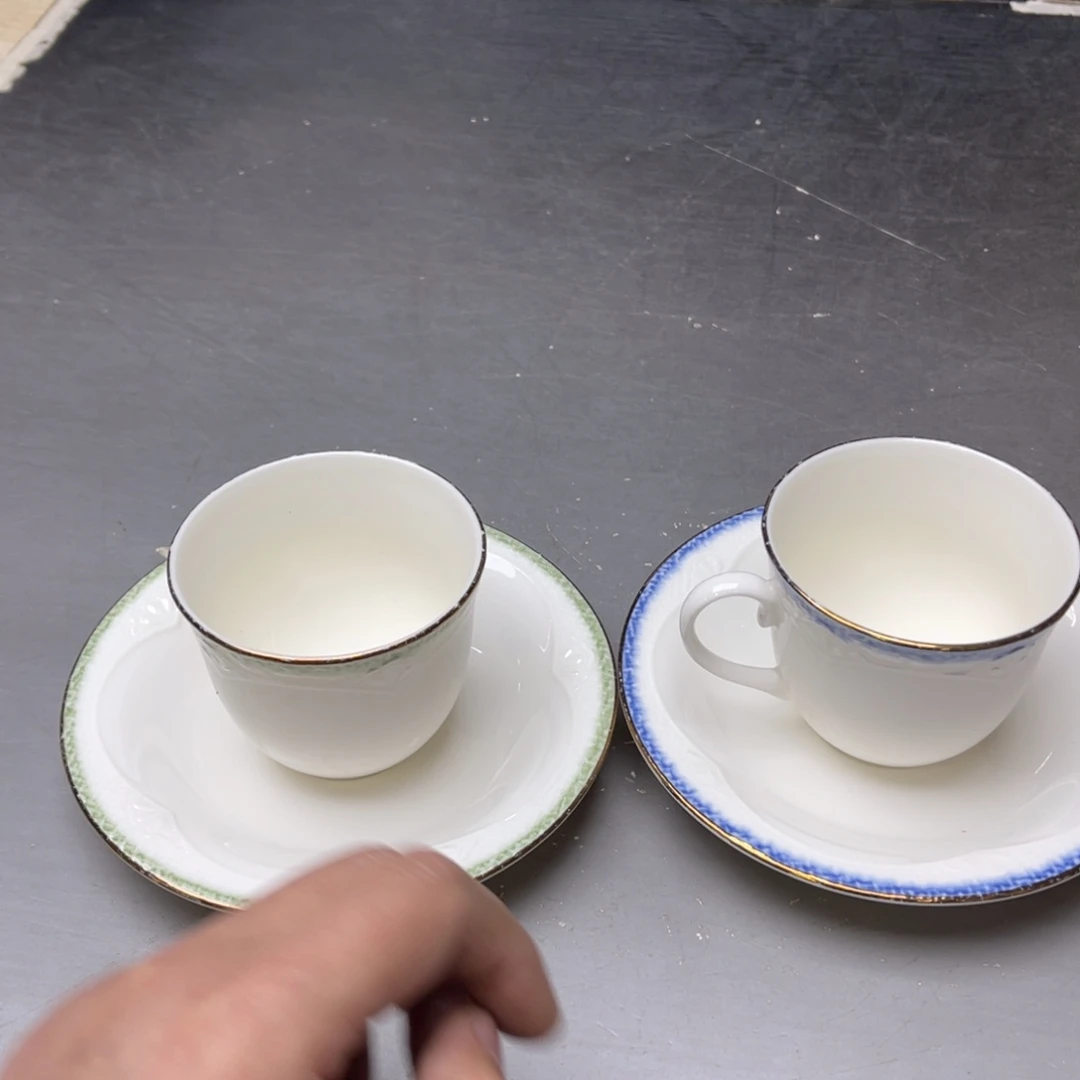 瓷片志**中密密麻麻地铺满一
