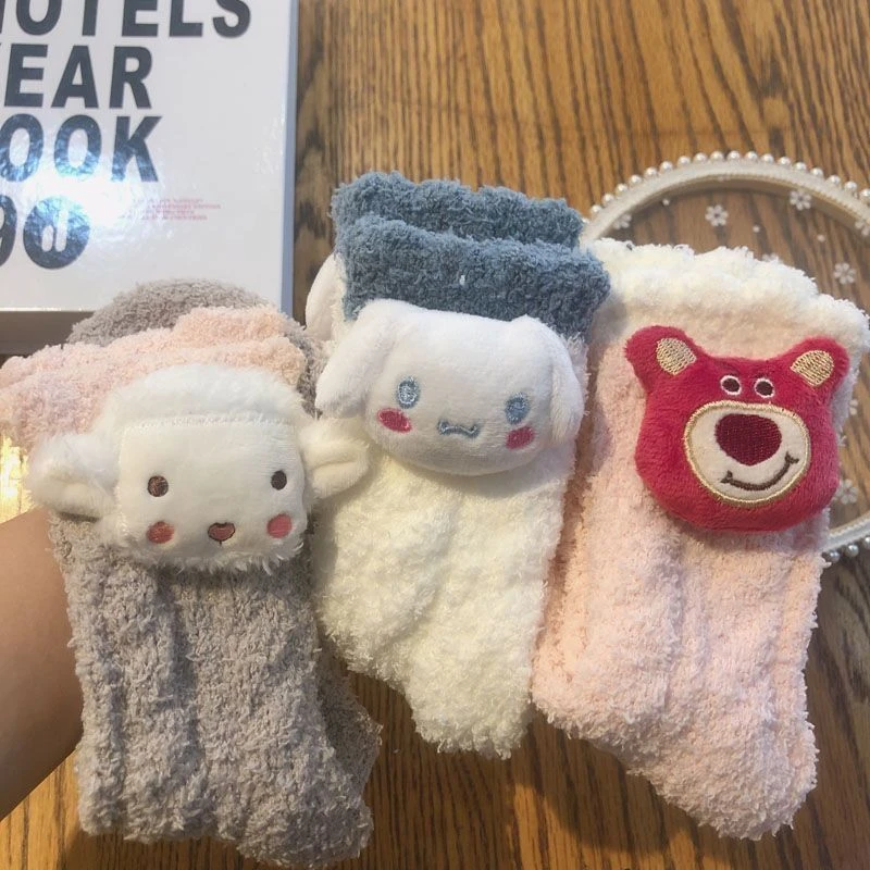 草莓熊珊瑚绒袜子白色洛丽塔可爱卡通睡眠袜玉桂狗冬天袜子加厚qt