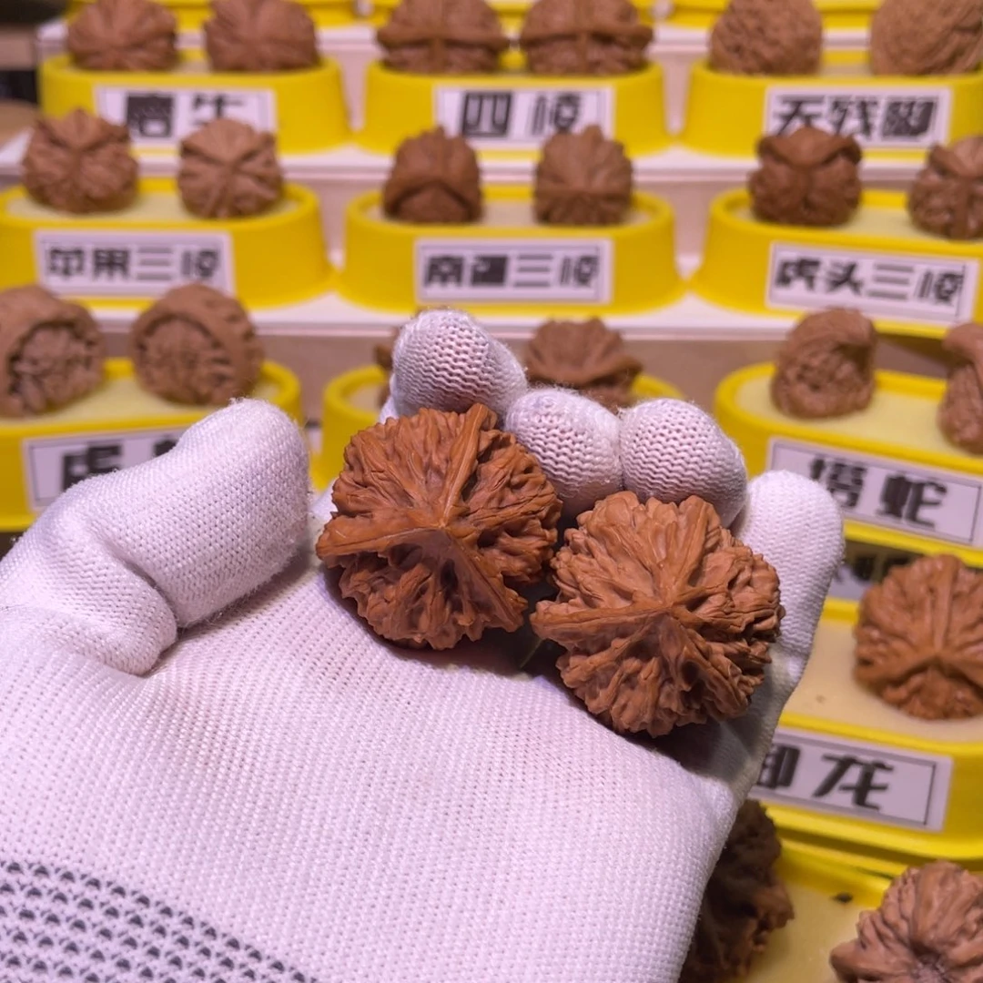 桃核把件文山三棱