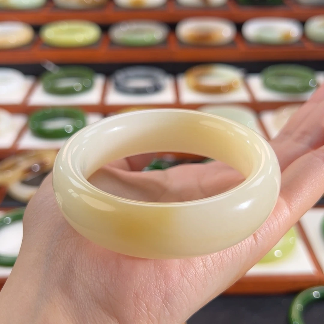 和田玉（糖玉）手镯未镶嵌