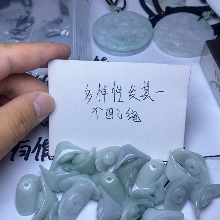 翡翠未镶嵌颈饰翡翠