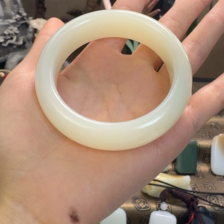 了***了和田玉未镶嵌手镯