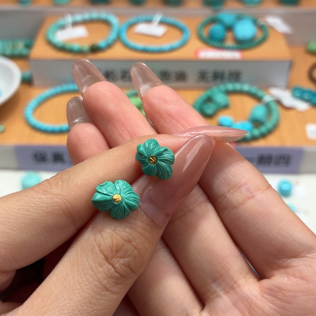 清***浅绿松石未镶嵌珠宝奇石