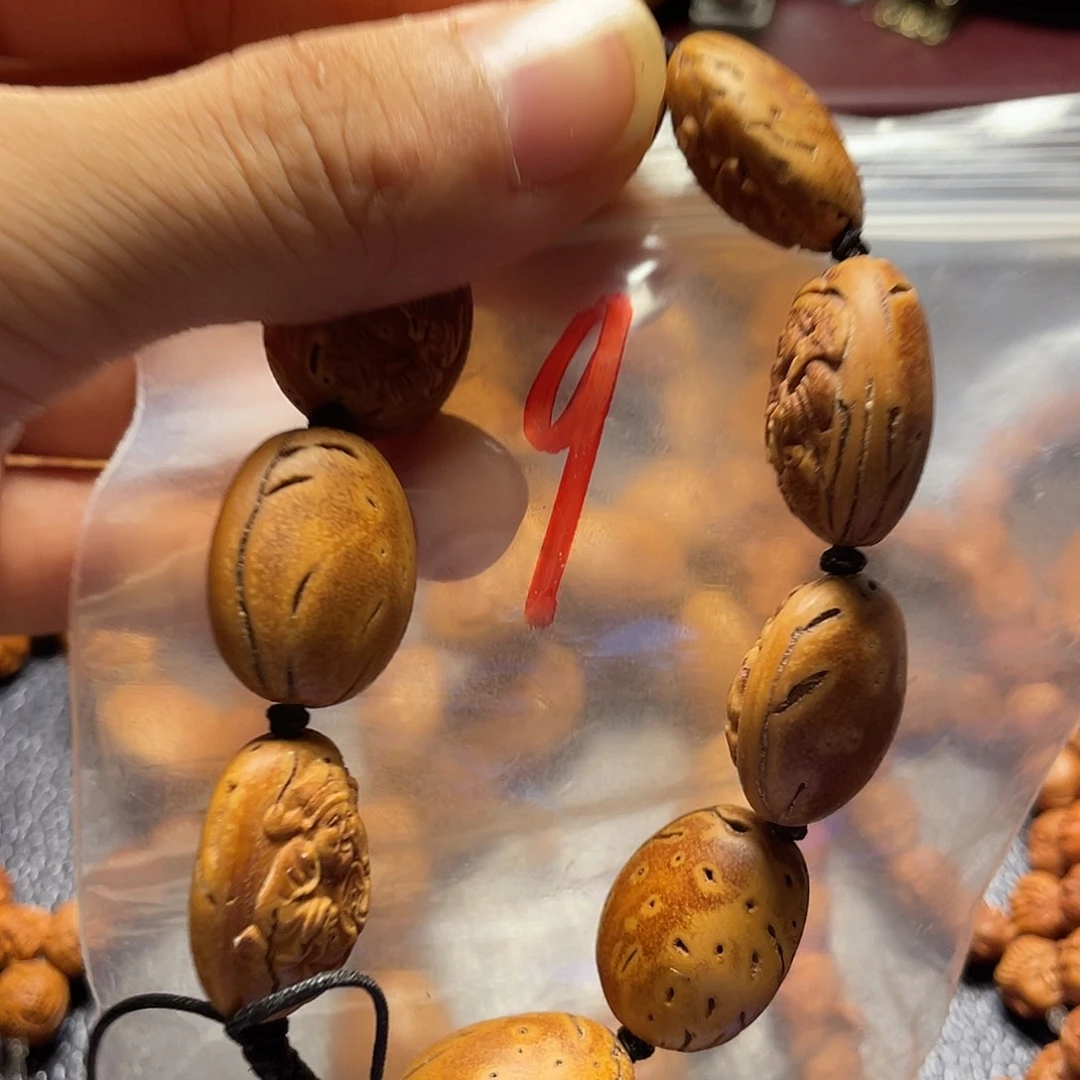 H***h大桃核雕刻瑕疵财神