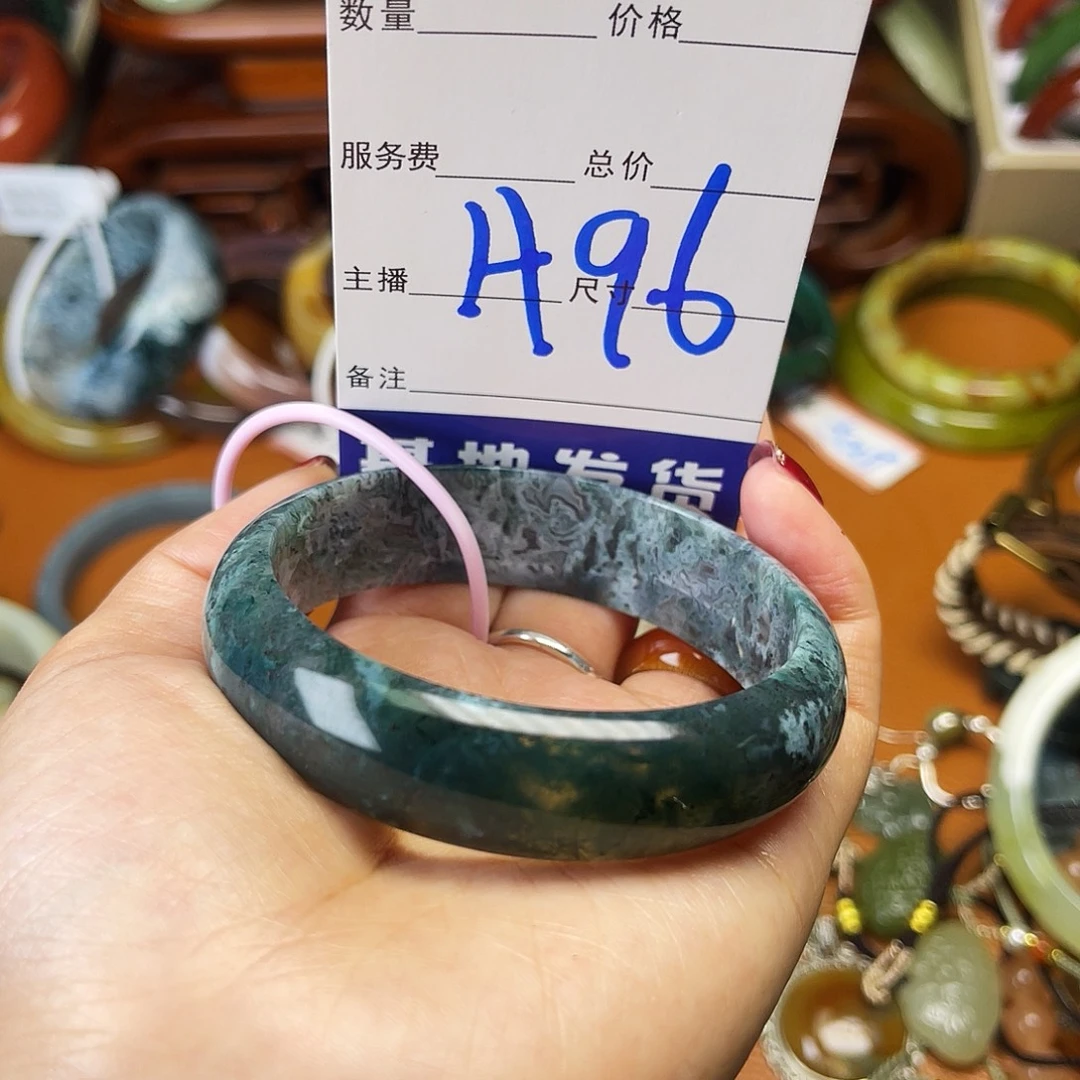 艳***和田玉未镶嵌手镯