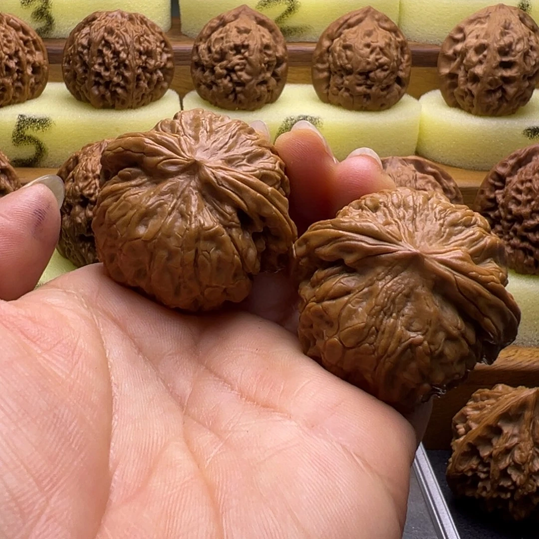 核桃核王手把件40