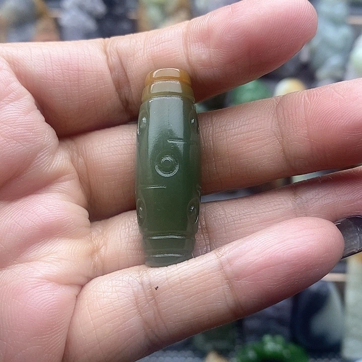 颈饰未镶嵌和田玉（糖玉）