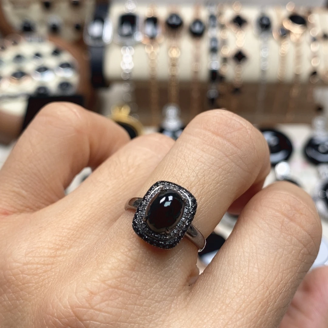 翡翠18K金镶嵌戒指