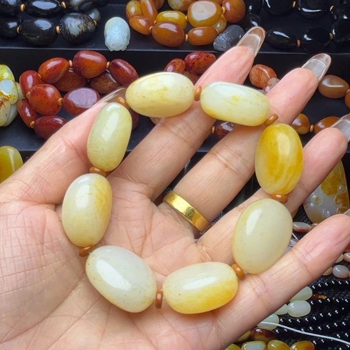 R***E和田玉未镶嵌颈饰