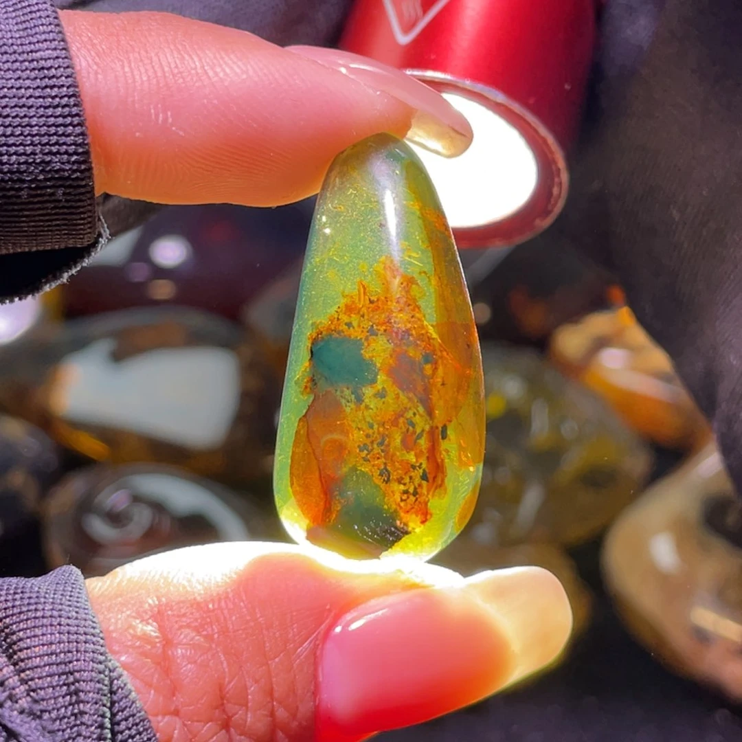 未镶嵌琥珀裸石？