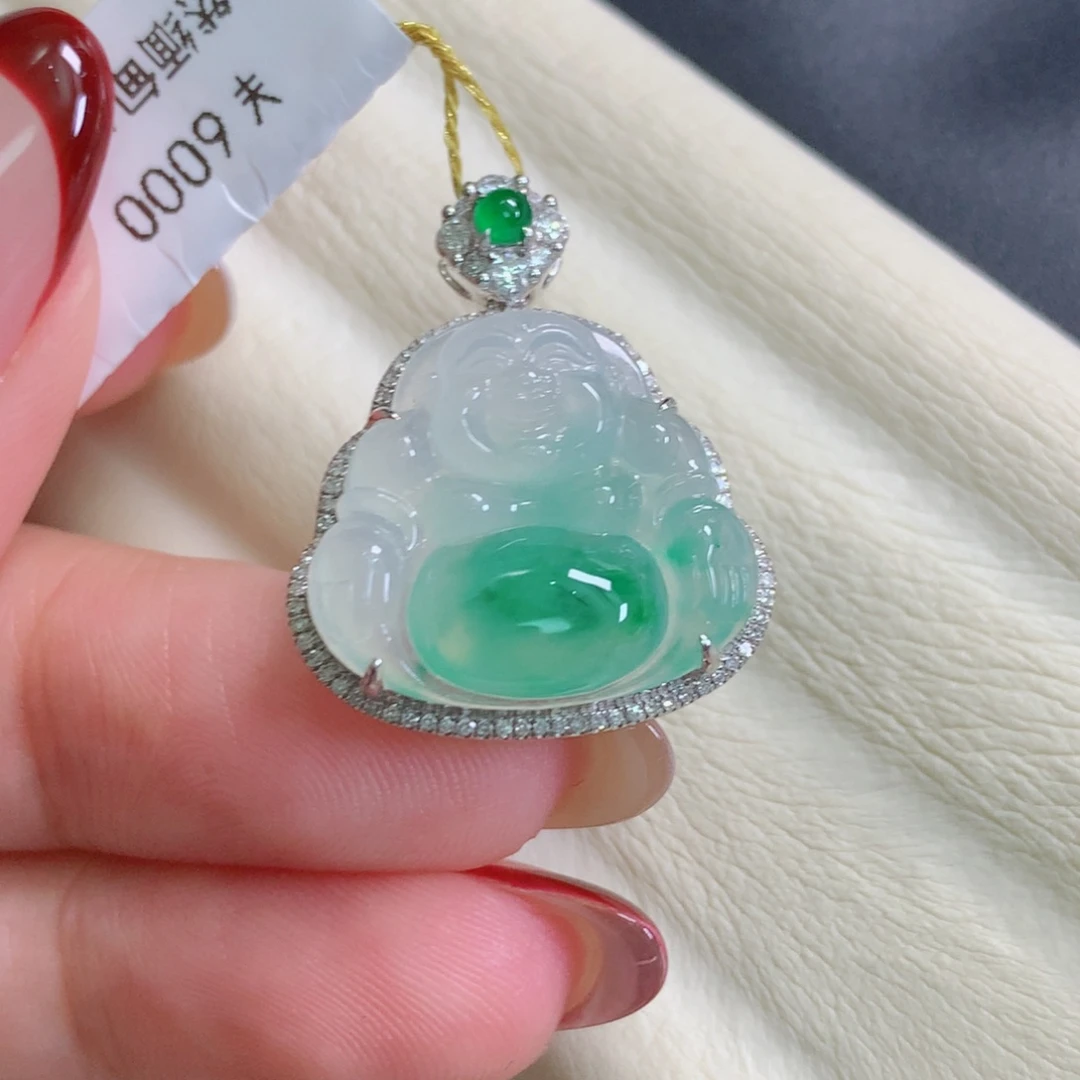 翡翠18K金镶嵌颈饰佛公