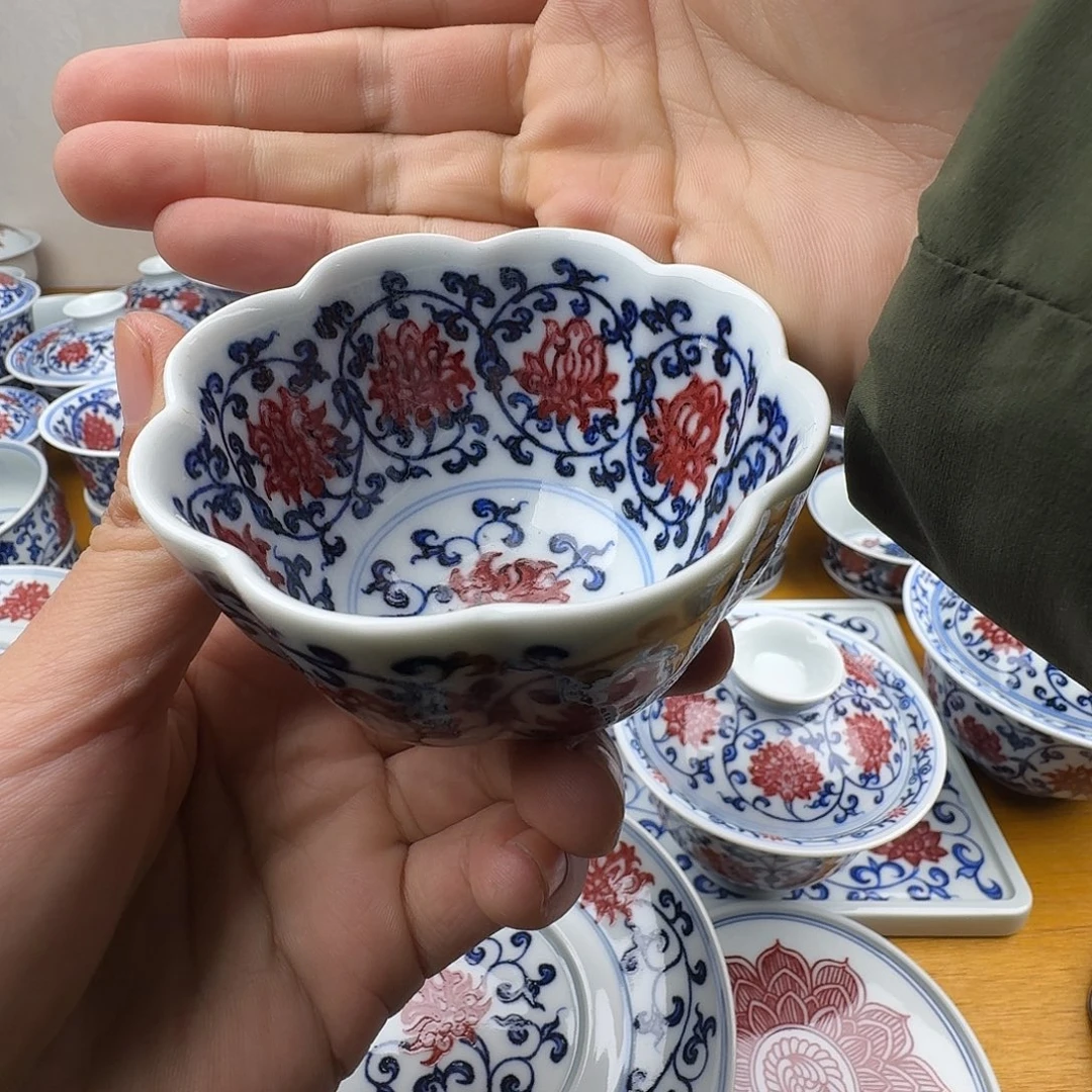 微瑕釉里红花口杯