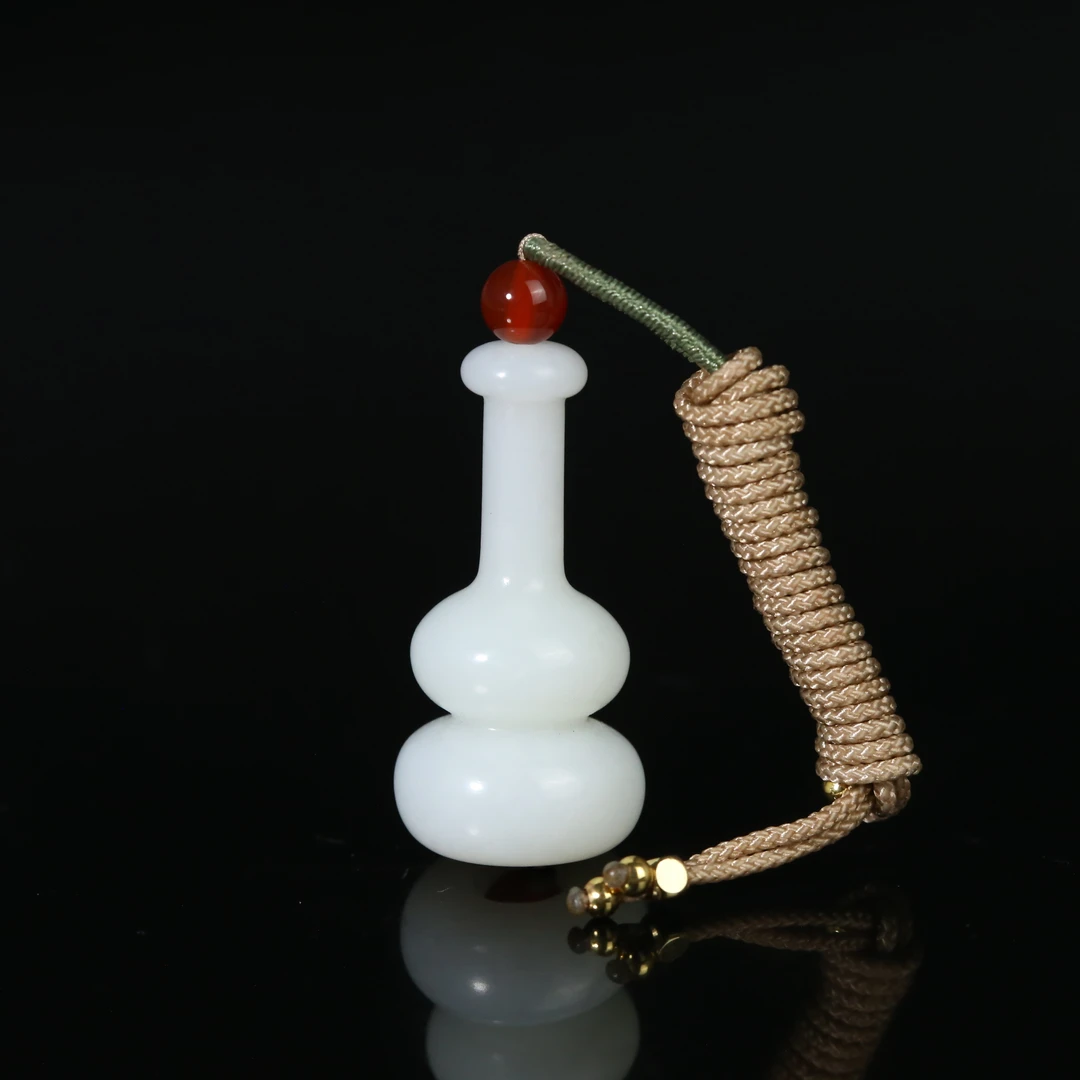 二十世纪和田玉圆雕烟嘴ACZL250909024