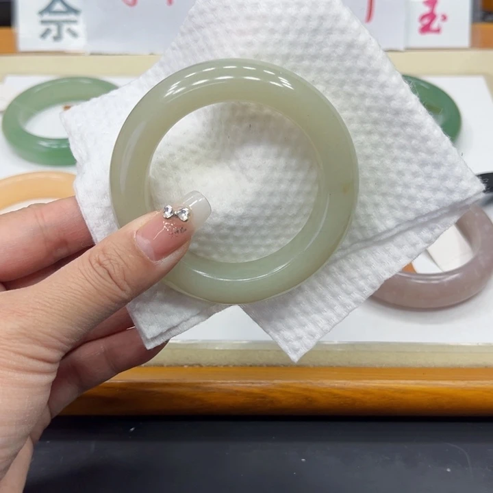 未镶嵌手镯石英质玉L*