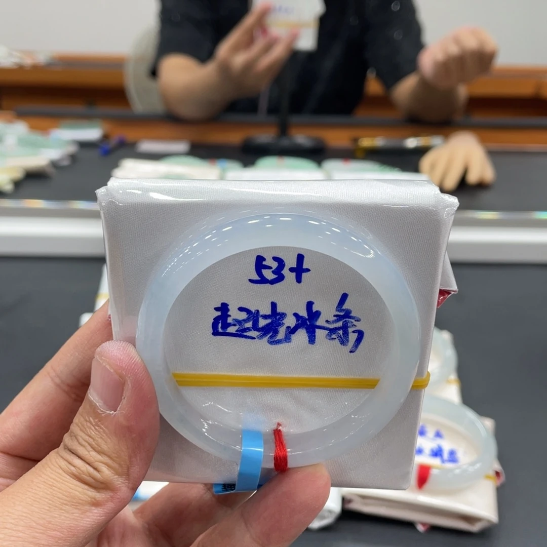 翡翠未镶嵌手镯缅甸翡翠