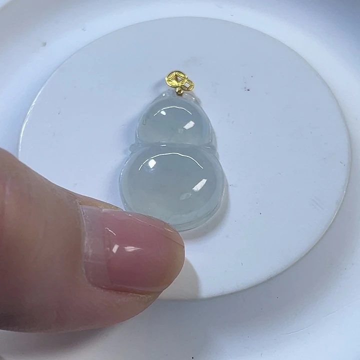 翡翠未镶嵌颈饰葫芦