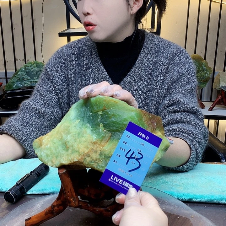 蛇纹石玉未镶嵌原石