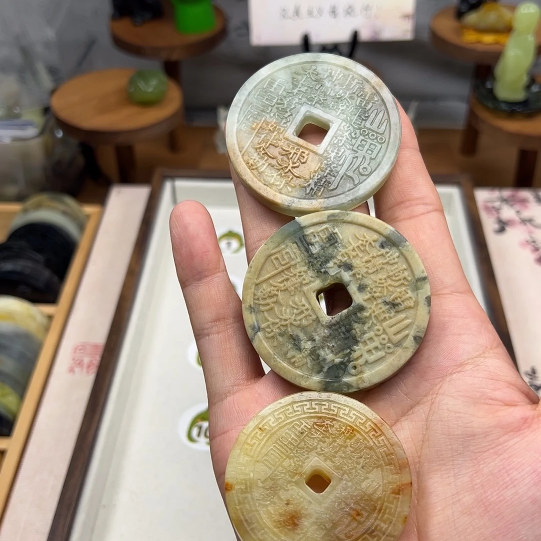 犹***霞蛇纹石玉合金吊坠(不含链)