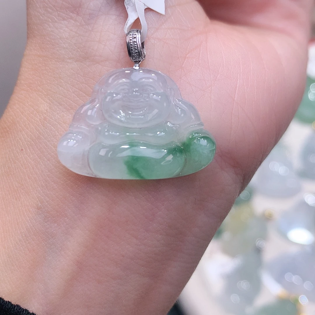 颈饰18K金镶嵌翡翠冰飘花佛公