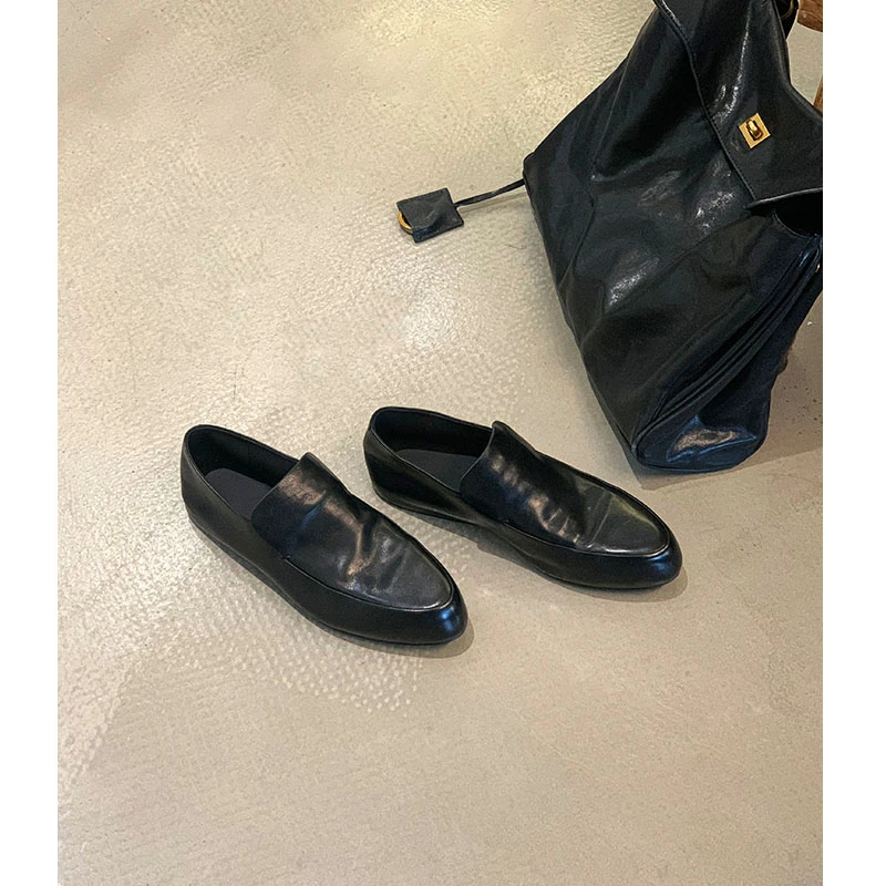 吕小布 | 吉尔乐福 25年新春简约老钱平底百搭真皮小皮鞋女0398