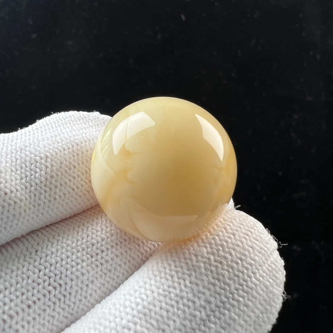 Y1367天然原矿蜜蜡 浓蜡妖花圆珠21.7mm 5.7克 150克价