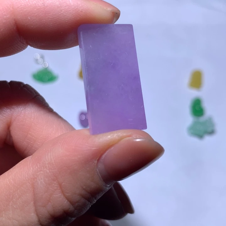 翡翠未镶嵌颈饰无事牌