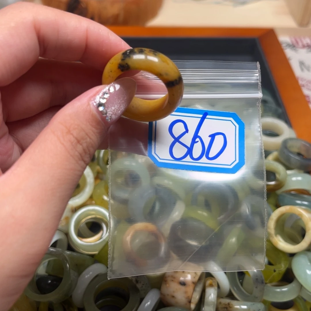 新***記蛇纹石玉未镶嵌珠宝奇石