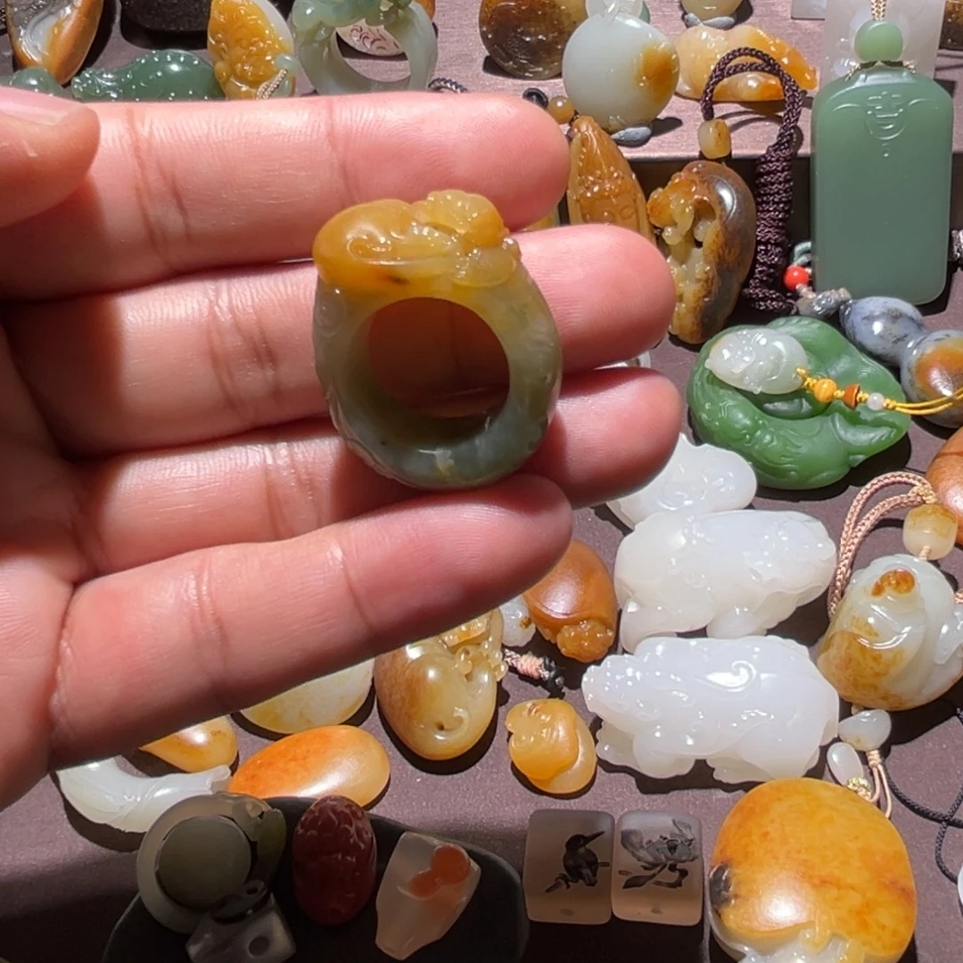 牛***爸和田玉未镶嵌颈饰