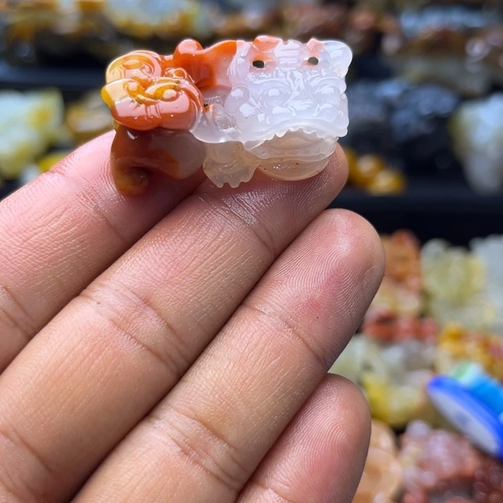 石英质玉（黄龙玉）未镶嵌颈饰