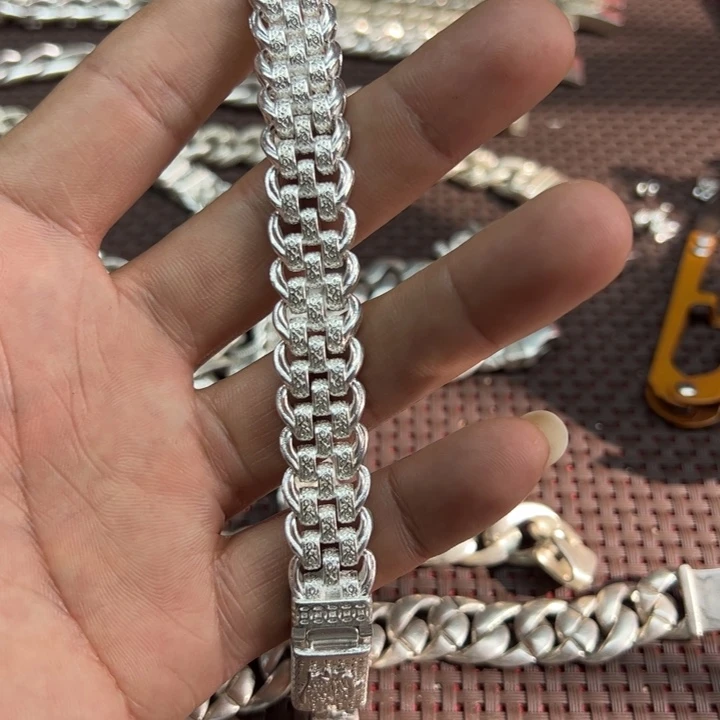 爱***我银老银、S925马鞭手链