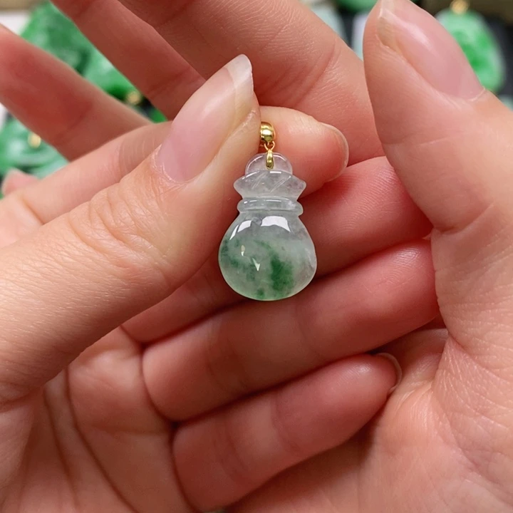 翡翠颈饰未镶嵌吊坠