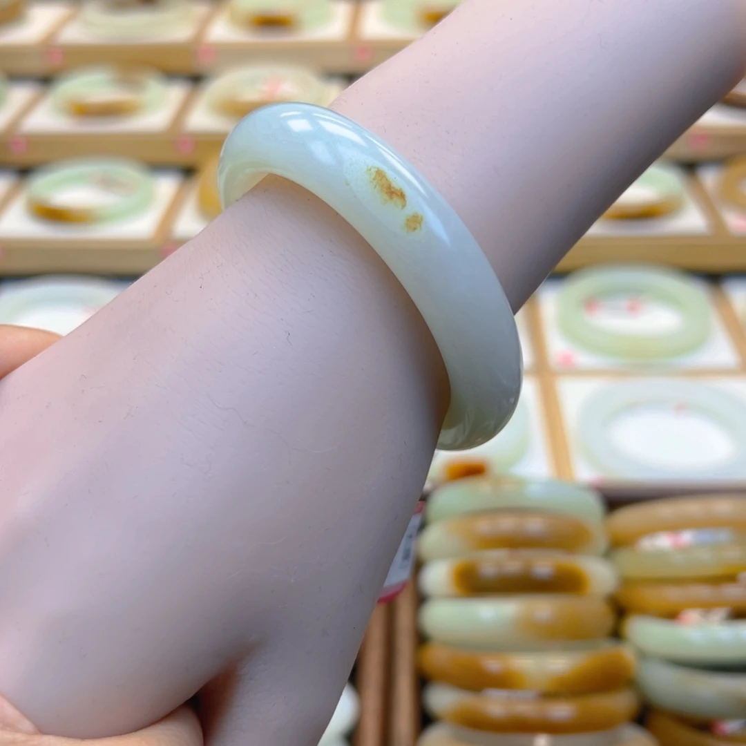 和田玉未镶嵌手镯1