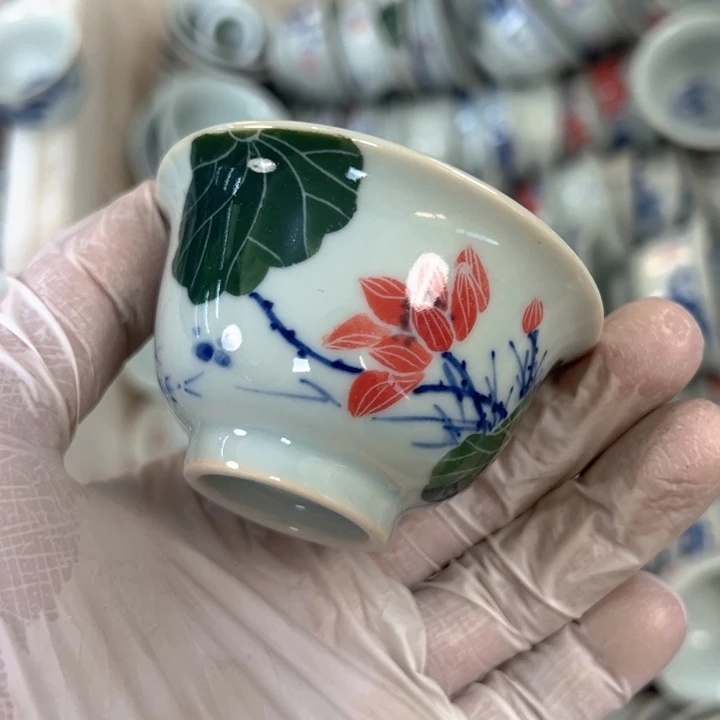 瓷片白青花釉里红荷花压手杯客杯