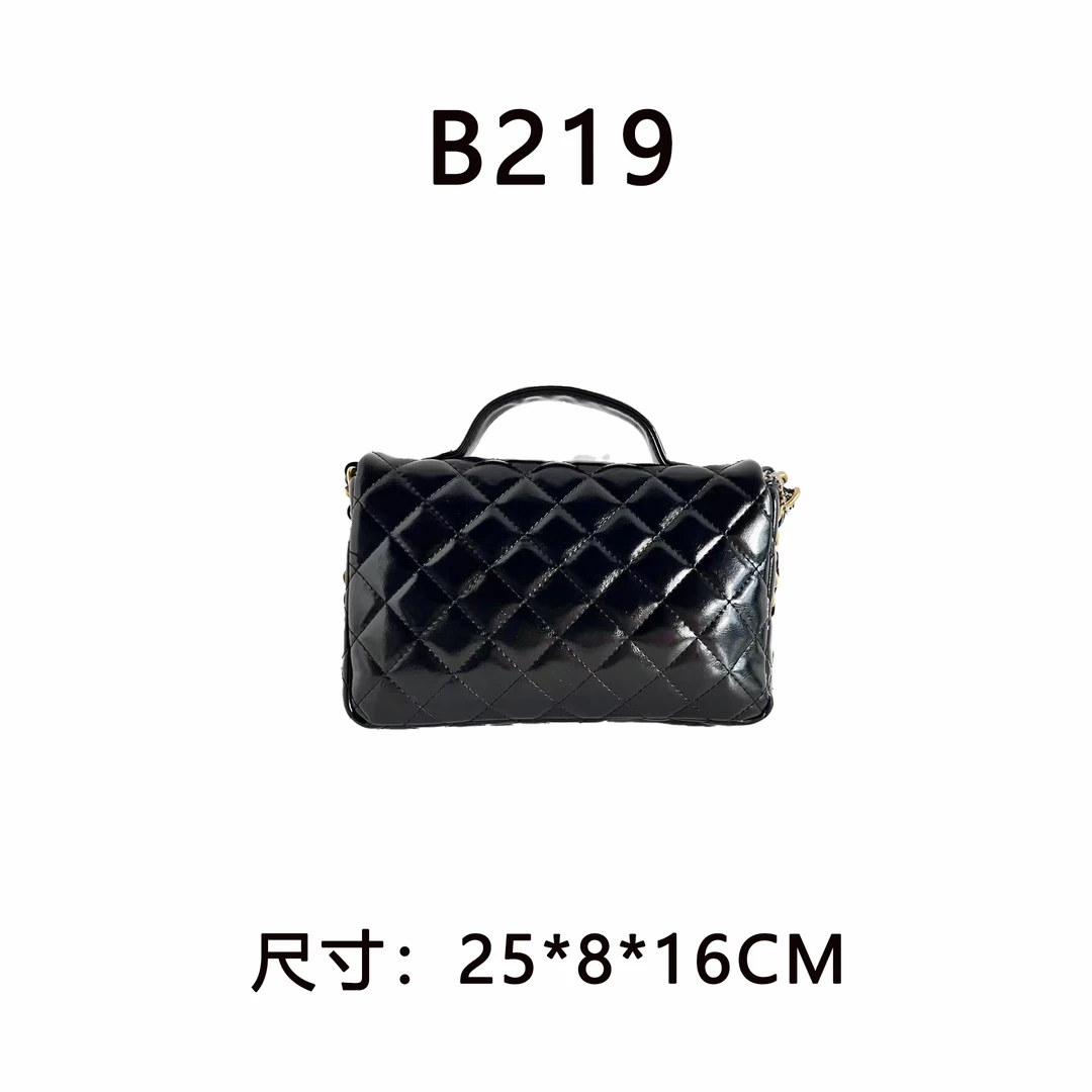 【B219】亮面邮差包（尺寸：25*8*16CM）新款黑色女包
