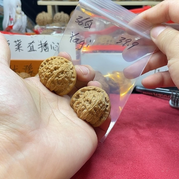 文玩核桃把件Y**i白狮子