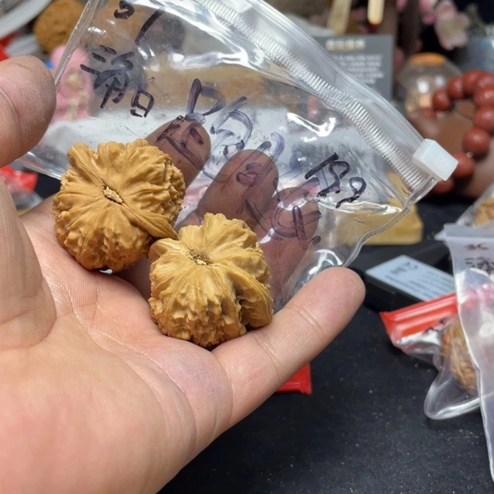 文玩核桃把件跑**哒白狮子