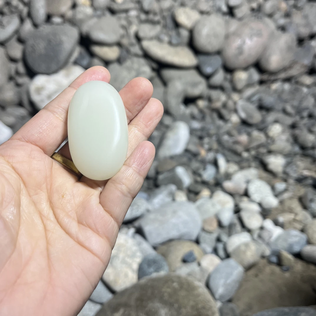 颈饰末镶嵌和田玉糖玉