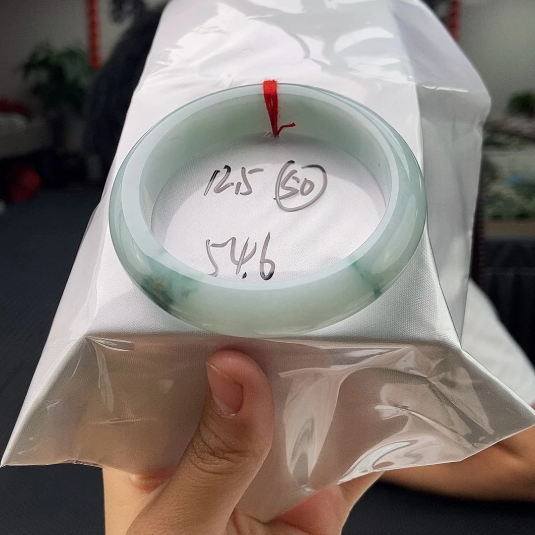 翡翠手镯未镶嵌颜色多样性发拍一发一