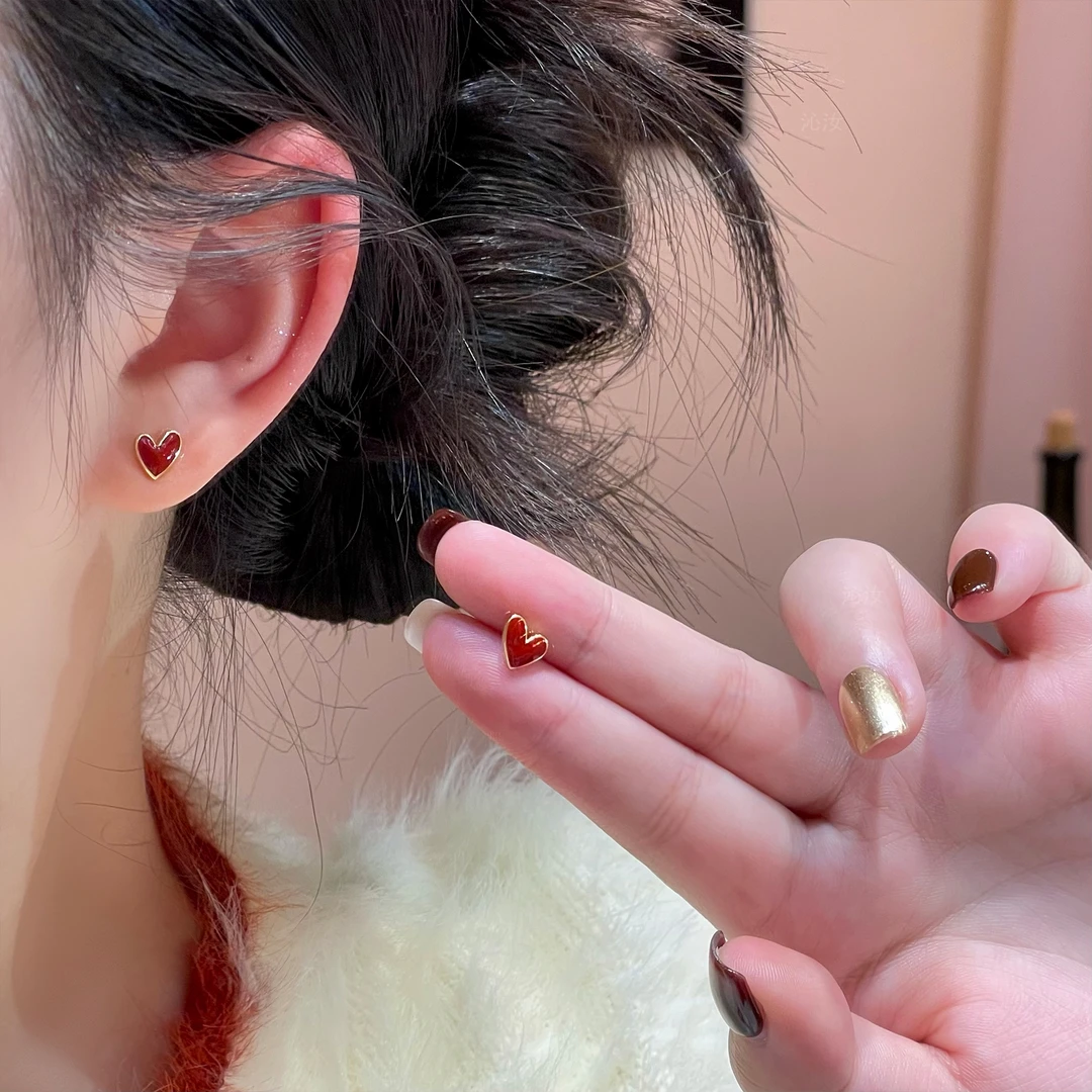 【沁汝饰品】FQ787红色爱心耳钉简约精致时尚轻奢法