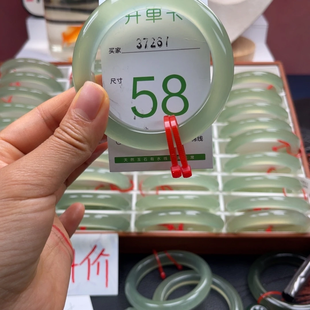 蛇纹石玉未镶嵌手镯皓**雪