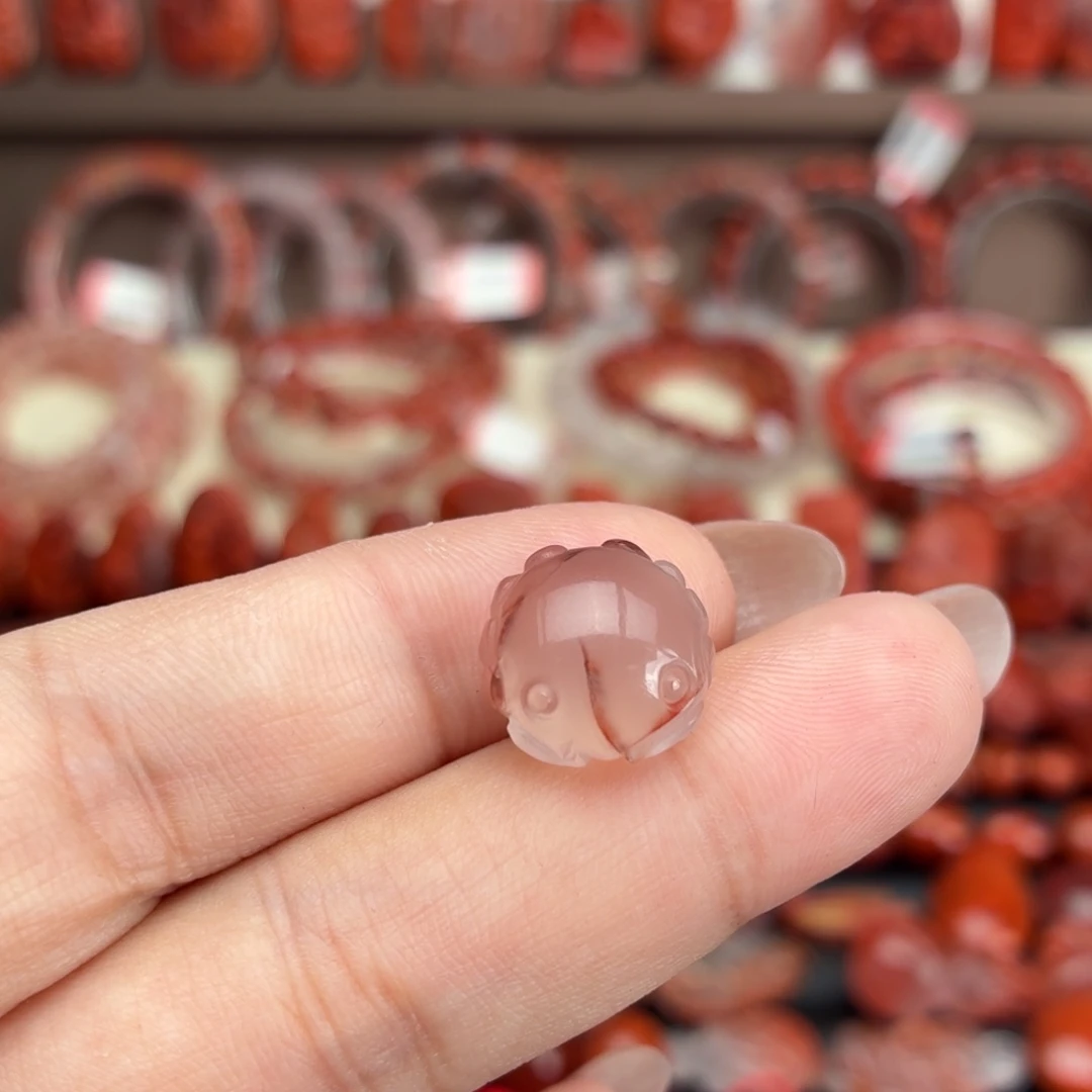 南红玛瑙未镶嵌颈饰面包蟹