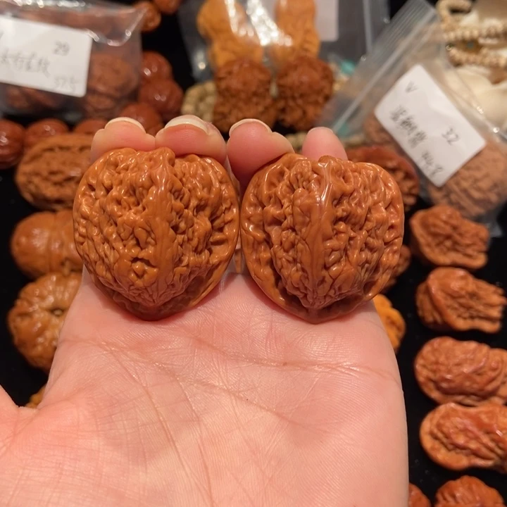 文玩核桃把件37.8玉麒麟